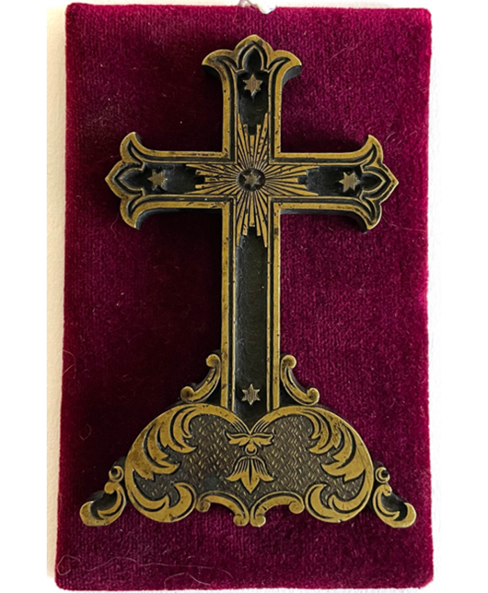 Bronzový křížek v barokním stylu